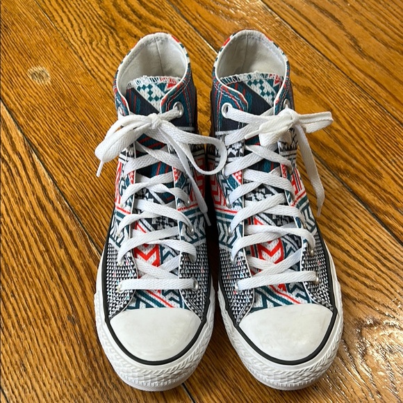 Converse Shoes - Converse Chuck Taylor All Stars Festival Geo pattern. Great condition. Women’s 8